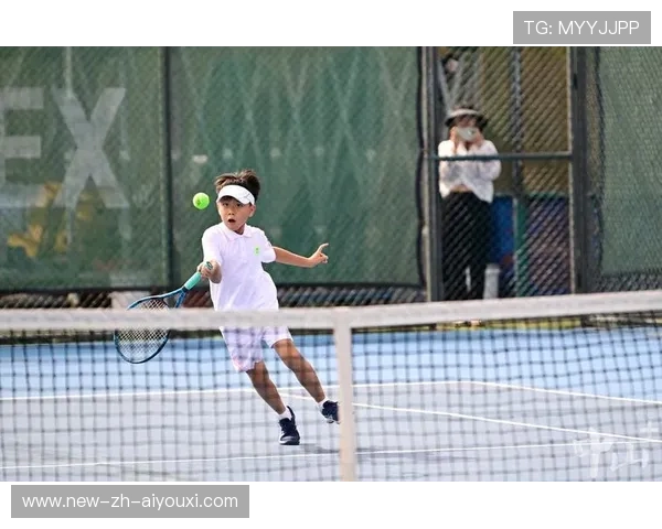 _青少年训练基地热火朝天，培养未来的网球明星_，全国青少年网球特色学校